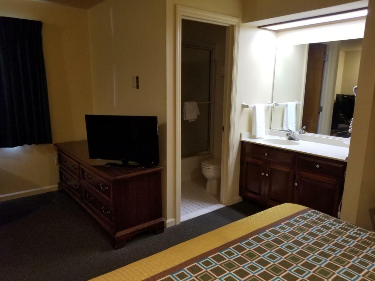 Classic Inn Lancaster Smoketown  エクステリア 写真